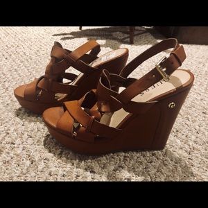 NWOT Guess tan wedges